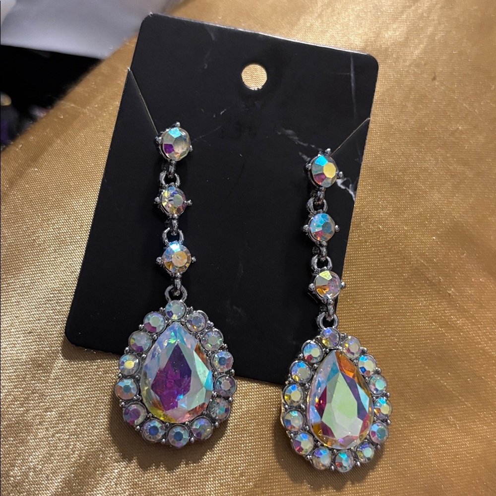 Elegant Iridesent Drop Earrings - Picture 3 of 4